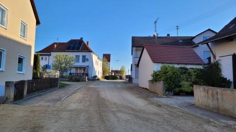 Im Zuge der Dorferneuerung wird in Blossenau eine Reihe von Straßen neu ausgebaut. Die Kosten sind stark gestiegen.