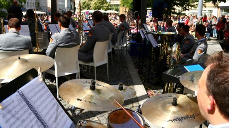Das Heeresmusikkorps spielt das Paradekonzert auf dem
Ulmer Marktplatz. Am Sonntag startet die Reihe erneut.