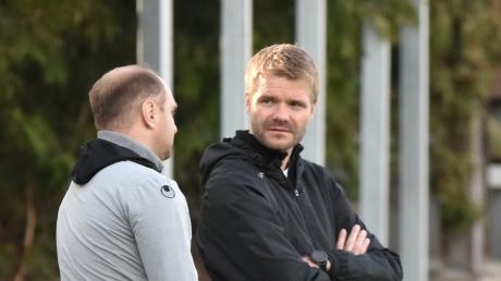 Florian Fischer (rechts) und sein Co-Trainer Robert Rakaric werden auch in der kommenden Saison in Schwabmünchen an der Seitenlinie stehen. 