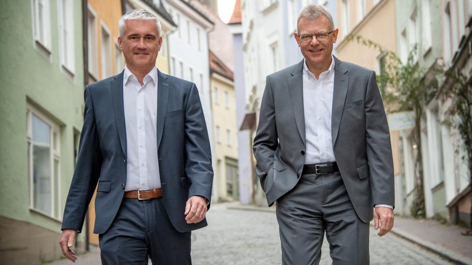 Die Vorstände Roland Böck (links) und Thomas Krautwald präsentierten die Bilanz der Sparkasse Landsberg-Dießen für das vergangene Jahr.
