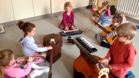 Die Schule für Musik Friedberg feiert ihr 30-jähriges Bestehen. Ihr Unterricht beginnt mit der  musikalischen Früherziehung. Da die  Stunden an mehreren Standorten verstreut stattfinden, wünscht sich die Einrichtung ein eigenes Haus der Musik. 