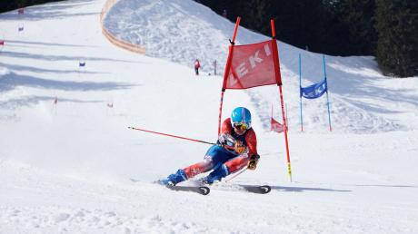 Niklas Opdenhoff aus Vöhringen ist als Skirennfahrer Woche für Woche in den Bergen unterwegs – in Deutschland, Österreich und Italien.