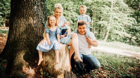 Stefan Koppold hat im Oktober 2018 Knochenmark für einen Teenager gespendet. Unser Archivbild zeigt Stefan Koppold mit Frau Melanie, Tochter Emma und Söhnen Noah und Elias.