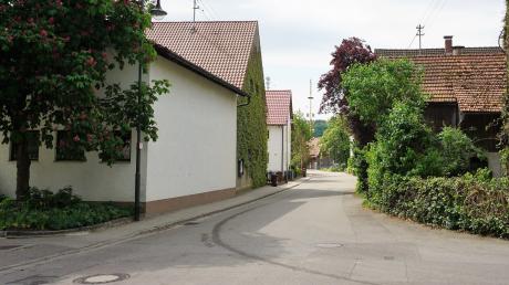 Die St.-Ulrich-Straße in Todtenweis wird erneuert. Dafür muss die Gemeinde mit einer knappen halben Million Euro kosten rechnen.