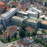 Unbekannte haben Daten von Krankenhäusern und sozialen Einrichtungen in ganz Schwaben erbeutet. Betroffen ist auch die größte Geburtsklinik der Region, das Josefinum in Augsburg.