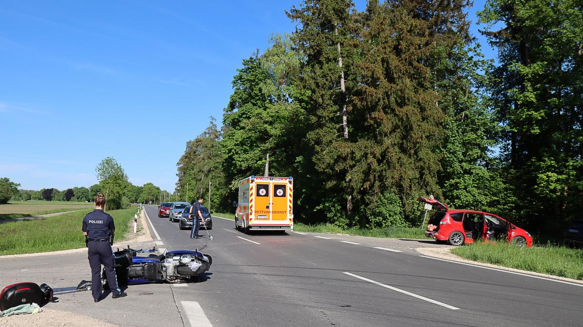 #Günzburg: Unfall auf der B16 zwischen Gundelfingen und Günzburg: Rollerfahrer verletzt