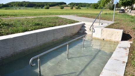 Dieses Kneippbecken hat die Stadt Harburg nahe Brünsee gebaut - für einen Bruchteil der ursprünglich geschätzten Kosten.