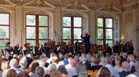 Das Münchner Rundfunk-Orchester hat zum Auftakt der Oettinger Residenz-Konzerte gespielt.