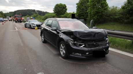 Auf der A96 bei MIndelheim hat es einen Unfall mit drei beteiligten Fahrzeugen gegeben.