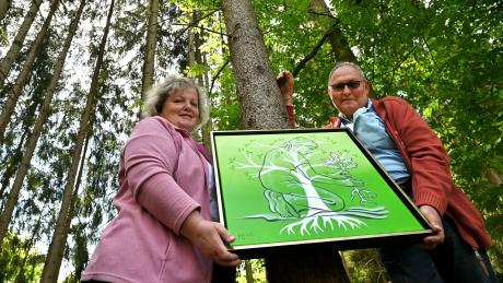 Lorenz Dirr und Ehefrau Elisabeth in ihrem Wald, der zum "Zukunftswald" ausgezeichnet wurde.