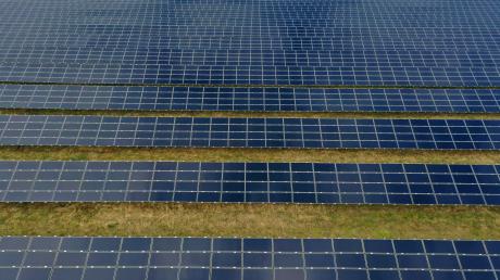 Die Gemeinde Roggenburg beschäftigt sich aktuell mit der Gewinnung von Solarenergie. Flächen für Freiflächen-PV-Anlagen werden gesucht. 