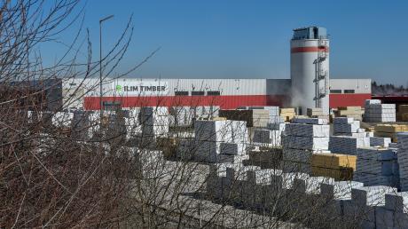 Der holzverarbeitende Betrieb Ilim Timber Bavaria hat seinen Standort bei Landsberg. 