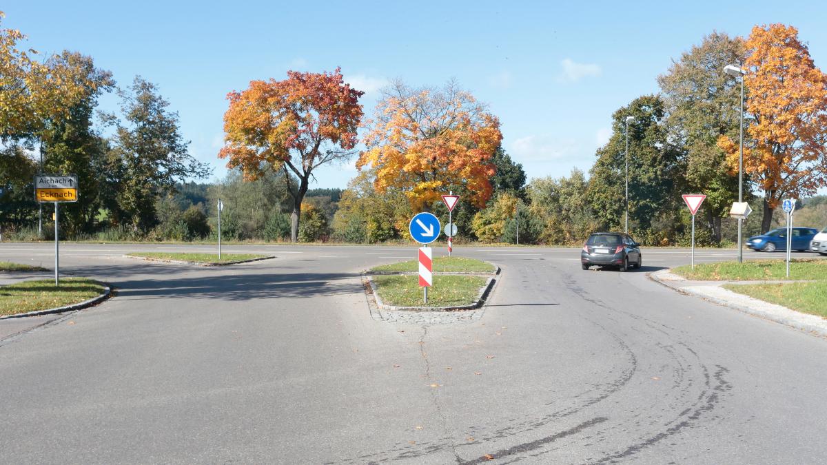 #Aichach: Die Obi-Kreuzung in Ecknach wird jetzt zum Kreisverkehr umgebaut