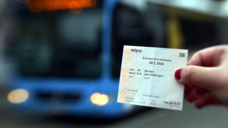 Das Neun-Euro-Ticket kann bereits ab Samstag, 21. Mai, im SWU Kundencenter traffiti (Ulm, Neue Straße 79) erworben werden. 