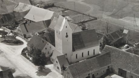 So sahen die Kirche und das Schulhaus von Rudelstetten im Jahr 1959 aus.