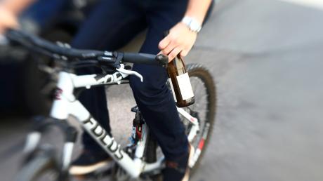 Ein betrunkener Radfahrer war in Weißenhorn überhaupt nicht kooperativ, nachdem Polizisten ihn in der Nacht auf Donnerstag angehalten hatten. 