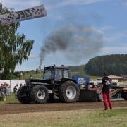 Tonnenschwere Maschinen, die ein tonnenschweres Gewicht ziehen: Das gibt es am Wochenende beim Traktor-Pulling in Holzheim zu sehen.