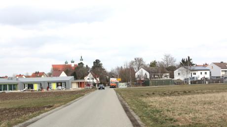 Südlich des neuen Kindergartens (am linken Bildrand) erstreckt sich zu beiden Seiten der Obermeitinger Straße das Baugebiet "Otto-Wanner-Straße Nord". 