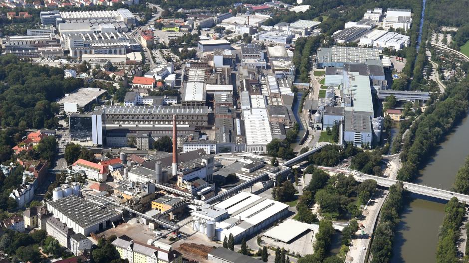Die Stimmung in den Augsburger Betrieben – hier ein Blick auf die Industrieunternehmen rund um Sebastian- und Stadtbachstraße – ist noch einigermaßen gut. Doch viele sehen Probleme auf sich zukommen. 