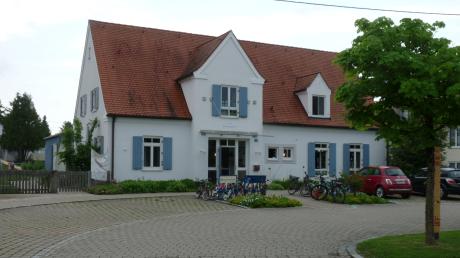 Auch in der Gemeinde Niederschönenfeld ist die Kindertagesstätte überlastet; für die Interimslösung und den Erweiterungsbau nimmt die Gemeinde 800.000 Euro in die Hand.