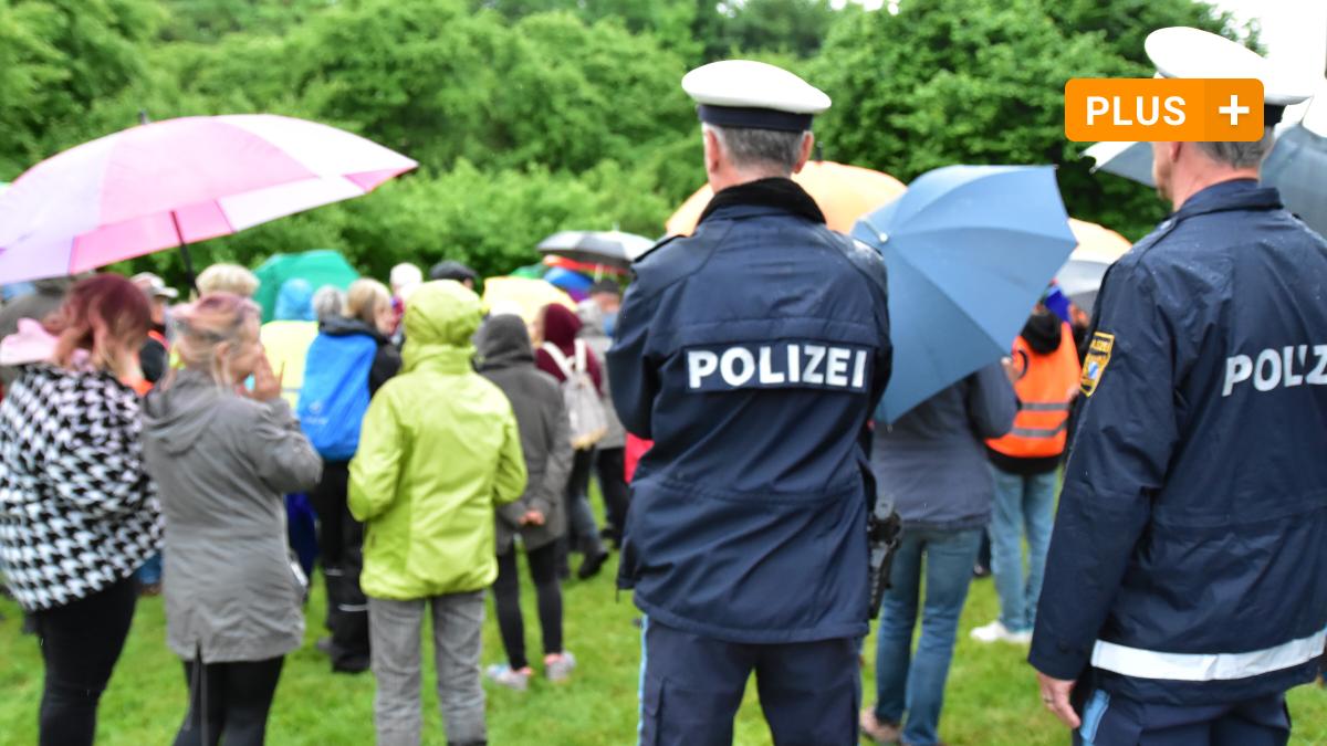 #Wehringen, Bobingen: Gewerbegebiet im Auwald: Friedlicher Protest beim Ortstermin