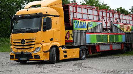 Ein russischer Lkw-Fahrer war auf der A8 bei Elchingen ohne gültigen Aufenthaltstitel und Fahrerlaubnis unterwegs.