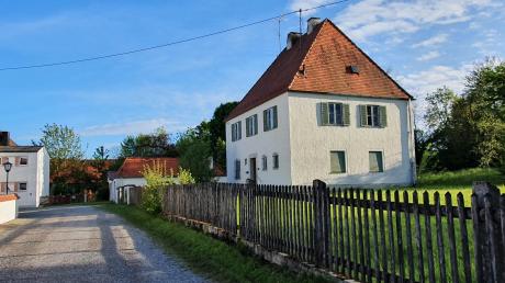 Bevor der heute verwaiste Pfarrhof in Ebershausen gebaut wurde, stand hier das Anwesen beim "Fuchsluger".