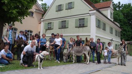 Zwischen Lauterbach und Holzen verlief eine Eselwanderung. Der Spendenerlös unterstützt ein Tierheim und eine Tierklinik in Odessa.