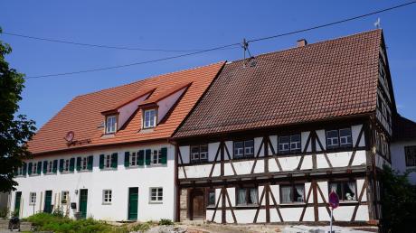 Der unter Denkmalschutz stehende, ehemalige Gasthof Zahn in Silheim wurde saniert. Die Gemeinde
Bibertal bezuschusst den denkmalpflegerischen Mehraufwand.