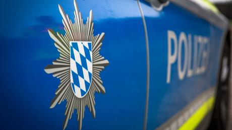 Ein Autofahrer ist am Mittwoch bei einem Unfall zwischen Vilgertshofen und Reichling leicht verletzt worden.
