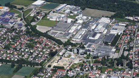 Das Luftbild zeigt gut die Dimensionen von SGL Carbon in Meitingen. In der größten Niederlassung des weltweit operierenden Konzerns sitzt dessen Forschung.