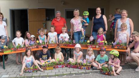 Nordendorf
Früh übt sich: Das "Junge Gemüse" des Gartenbauvereins Nordendorf. Der Verein wird 75 Jahre alt und feiert das Mitte Juli mit einem großen Handwerkermarkt.