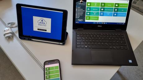 In der Mittelschule der Wallfahrtsgemeinde Sielenbach arbeiten alle Geräte zusammen: iPads, Notebooks und Android-Telefone.