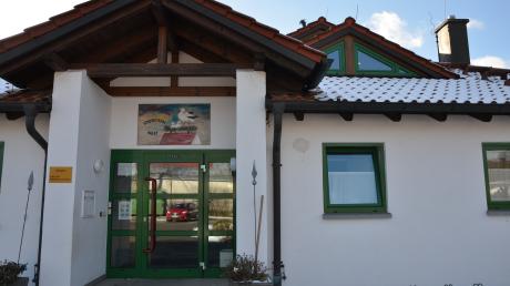 Aus dem Kindergarten Storchennest wird jetzt offiziell eine Kita Storchennest in Unterroth. Schon längst werden Kinder ab einem Jahr und ganztägig aufgenommen. 