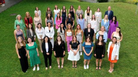 36 Schülerinnen und Schüler haben das Abitur am Maria-Ward-Gymnasium in Günzburg absolviert. 