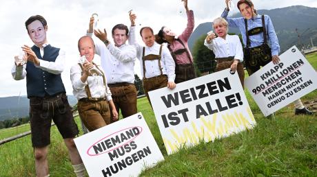 Die Demonstranten haben sich schon aufgemacht: Beim  G7-Gipfel auf Schloss Elmau geht es um die großen Probleme der Welt.

