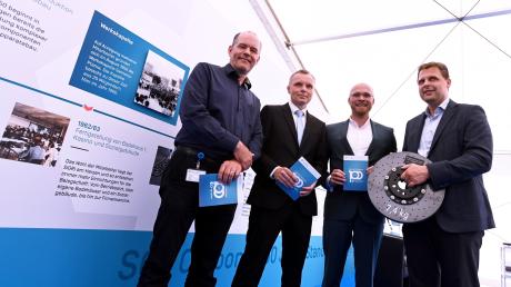 Festakt 100 Jahre SGL Carbon in Meitingen: (von links) Rüdiger Krieger, Thomas Dippold, Fabian Mehring und Thomas Wienhues.