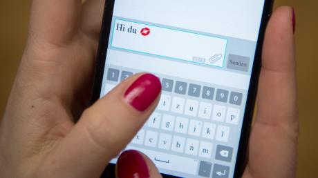 Eine Frau aus Roggenburg hat Betrügern einen Gefallen getan, die eine Dating-App für ihre kriminellen Machenschaften genutzt haben.  