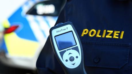 Die Polizei ertappte in Augsburg einen Autofahrer mit mehr als 1,5 Promille.