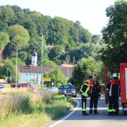 Ein Motorradfahrer ist nach einem Unfall bei Bocksberg gestorben. Zahlreiche Rettungskräfte waren vor Ort. 