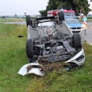 Das Auto eines 55-Jährigen hat sich bei einem Unfall in Obenhausen überschlagen.