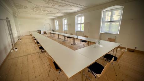 Unter einer Stuckdecke aus dem Jahr 1726 kann künftig im Bildungszentrum Roggenburg getagt werden. 