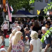 
Das Ulrichsfest am Samstag in Augsburg war ein Besuchermagnet. Tausende Gäste kamen ins Ulrichviertel.  