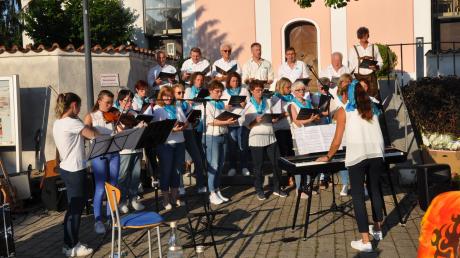 Bei der Brunnenserenade präsentierte die Winterrieder Chorgemeinschaft St. Martin gemeinsam mit der 
örtlichen Musikkapelle ein abwechslungsreiches Programm.