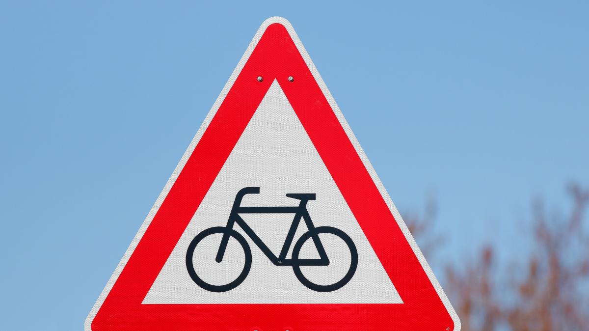 #Friedberg: Unfallflucht: Radfahrer streift Auto und hinterlässt 300 Euro Schaden