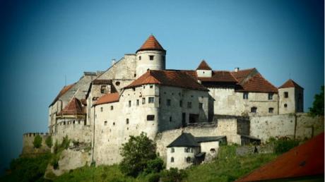Die Burg des Herrschaftssitzes Burghausen an der Salzach. Von hier aus wurde zumindet eine Zeit lang die Region Mittelschwaben regiert.