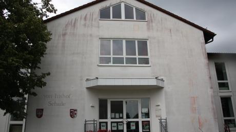 Die Fassade an der Klosterlechfelder Grundschule
braucht eine Erneuerung.