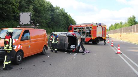 Zu einem Verkehrsunfall mit mehreren Fahrzeugen kam es am Freitagmorgen auf der B300 zwischen den Anschlussstellen Aichach Süd und Aichach Ost in Fahrtrichtung Schrobenhausen.
