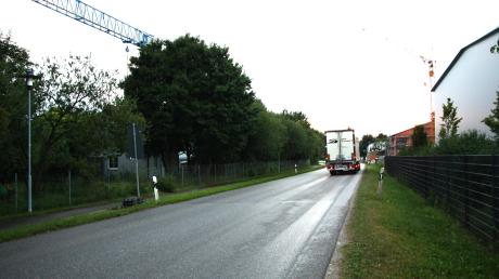 Die Ulrichstraße in Kleinaitingen wird als Umleitung von und zur B17 auch von Lastern genutzt. Anwohnerinnen und Anwohner fordern eine
Geschwindigkeitsbeschränkung.