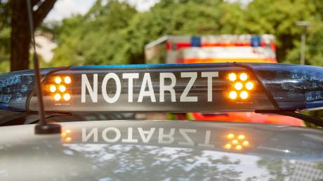 Eine Seniorin wurde an einer Straßenkreuzung in Vilgertshofen von einem Auto erfasst. 